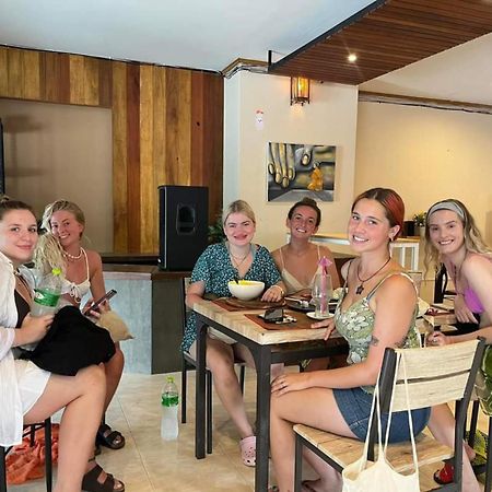 Alpha Hostel Cafe&Bar Ban Khlong Yai Bagian luar foto