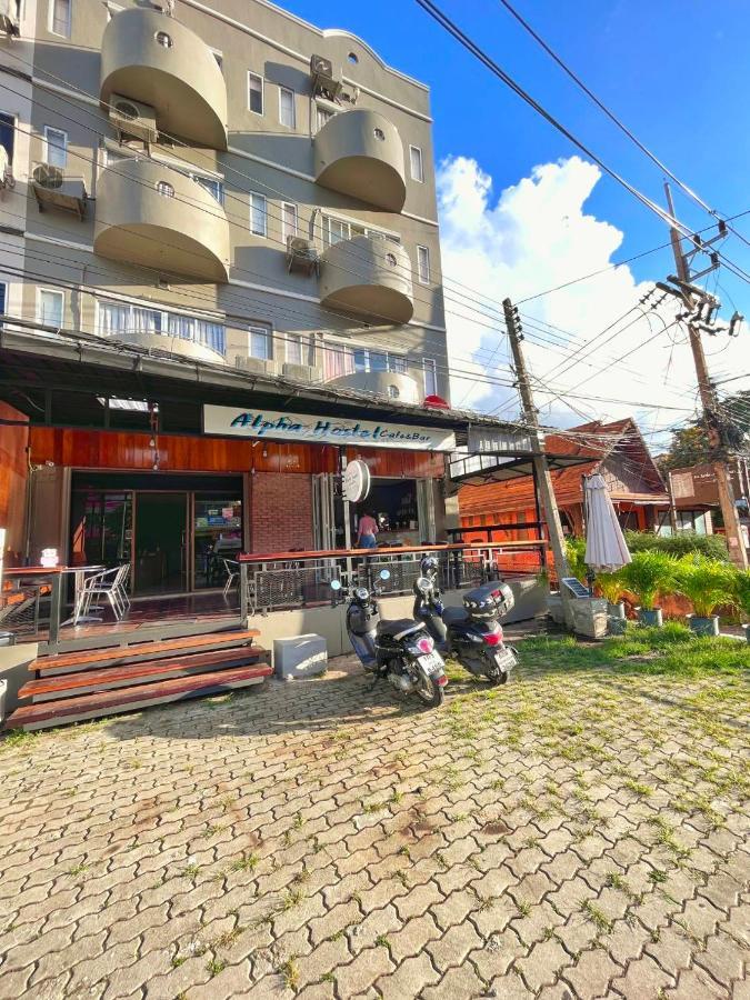 Alpha Hostel Cafe&Bar Ban Khlong Yai Bagian luar foto