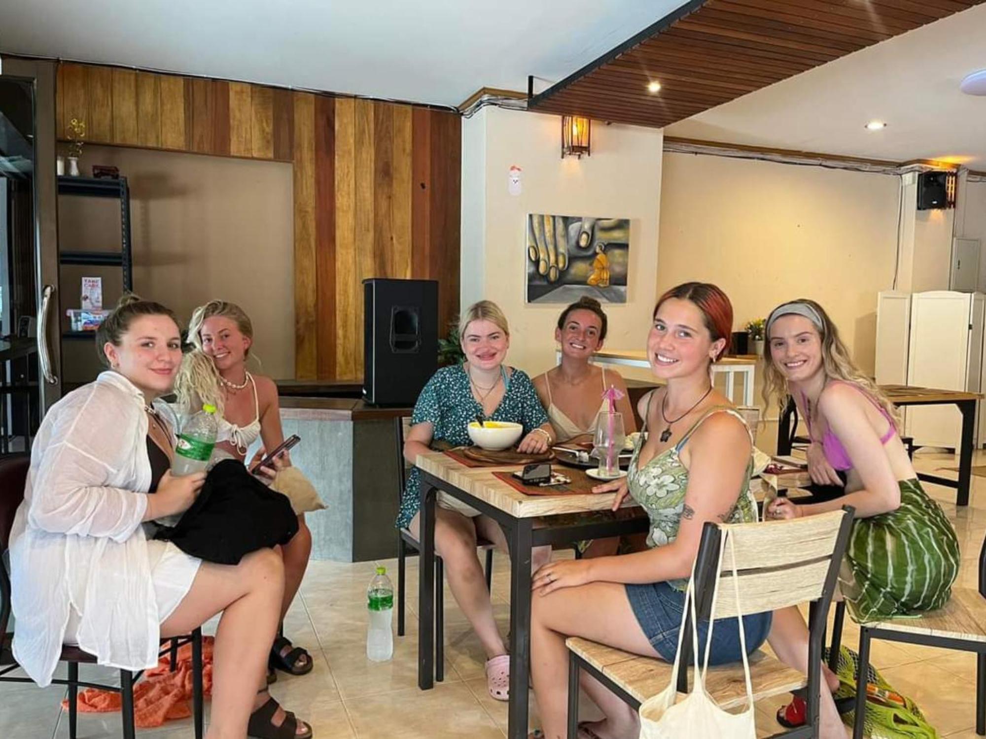 Alpha Hostel Cafe&Bar Ban Khlong Yai Bagian luar foto