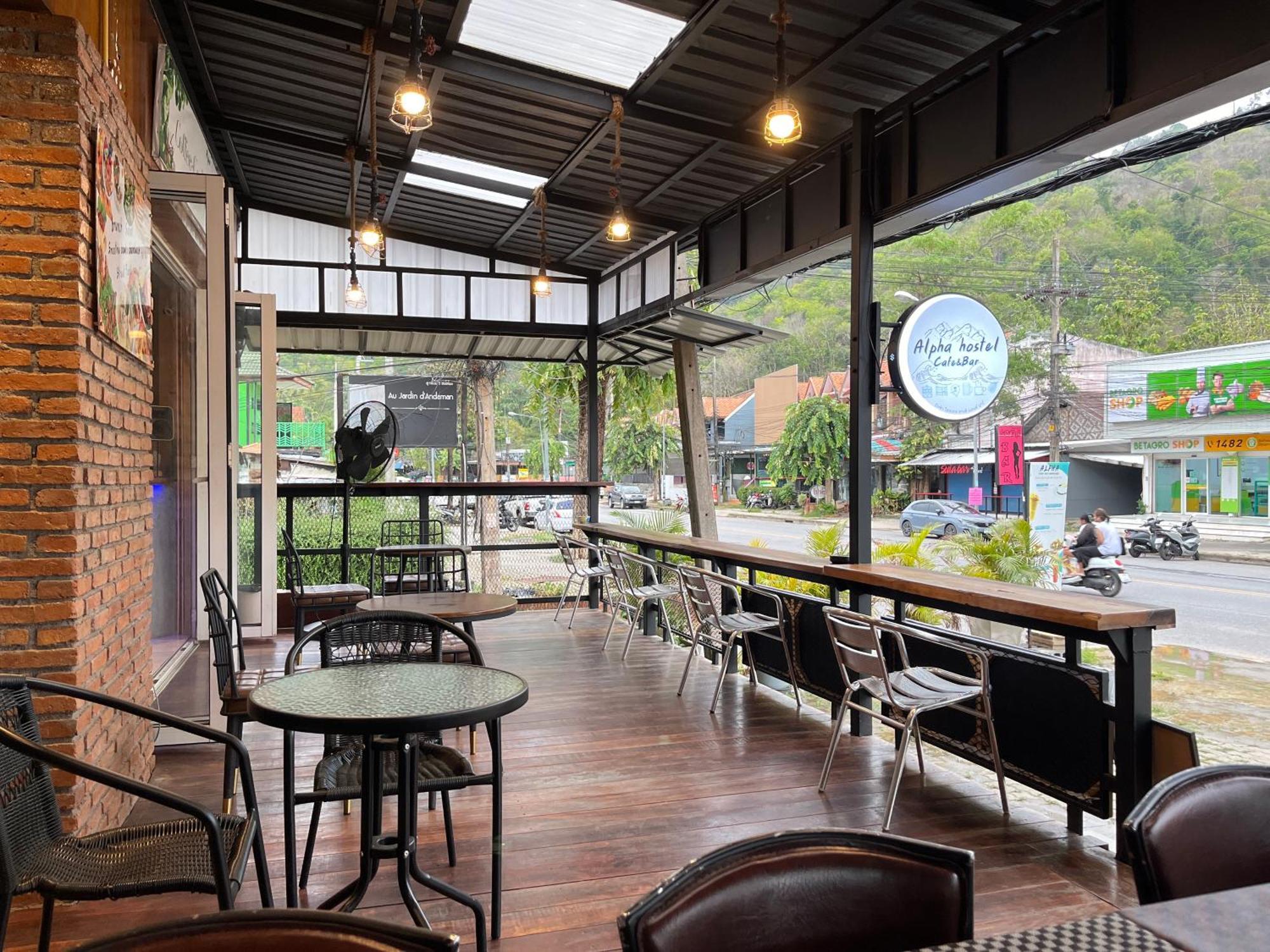 Alpha Hostel Cafe&Bar Ban Khlong Yai Bagian luar foto